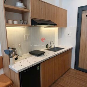 Bên trong căn phòng được thiết kế đầy đủ nội thất phù hợp làm căn hộ dịch vụ, cho thuê