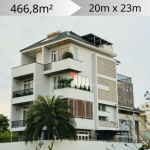 Mặt sau của căn biệt thự