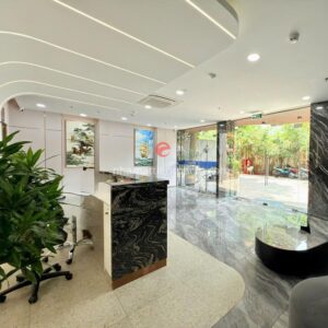 Sảnh lễ tân ở tòa nhà 215 nguyễn văn thụ