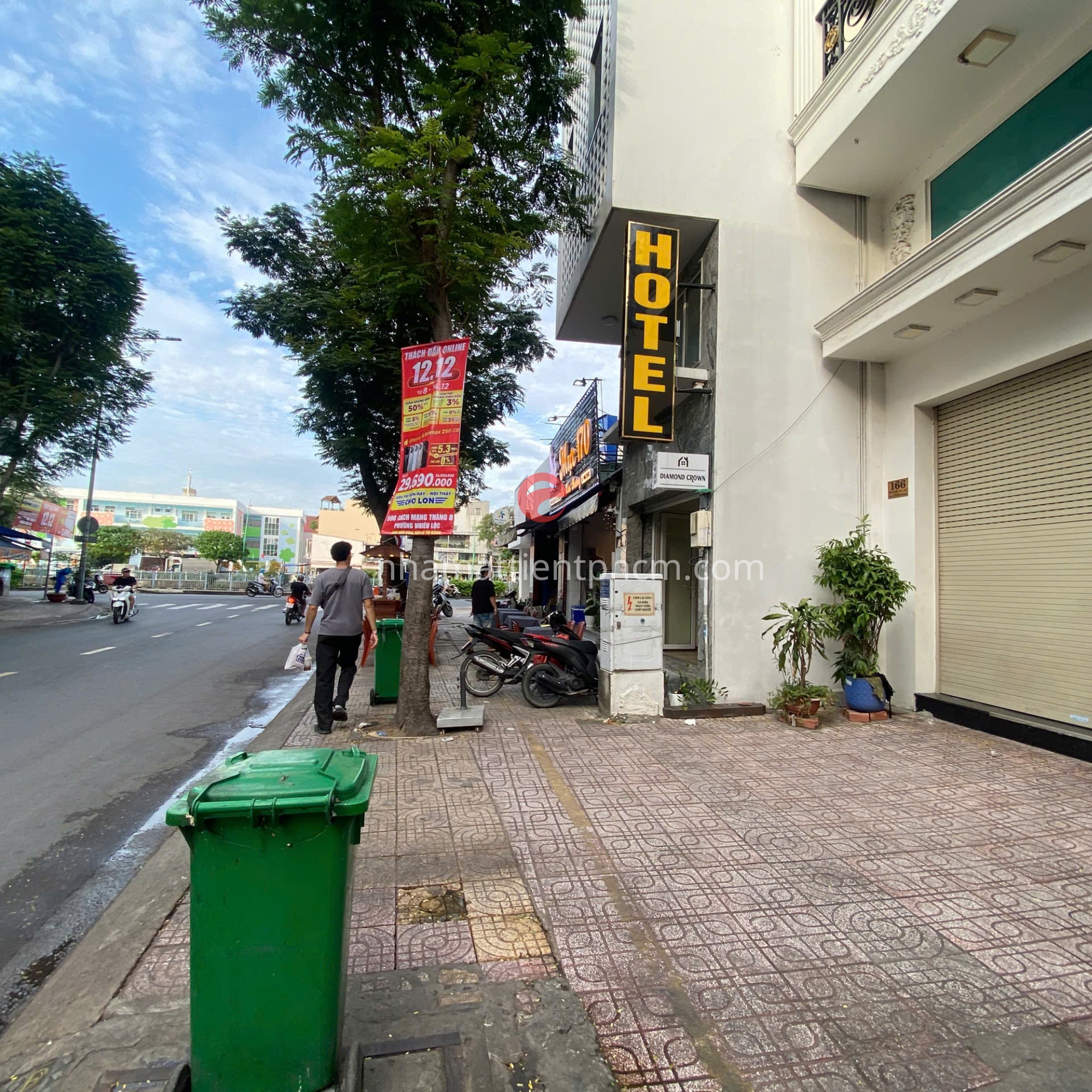 Bên ngoài căn nahf là đường Đỗ Thị Lời, Đường mặt tiền lớn