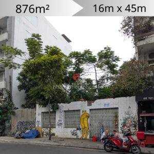 Mặt trước của lô đất đang được bán